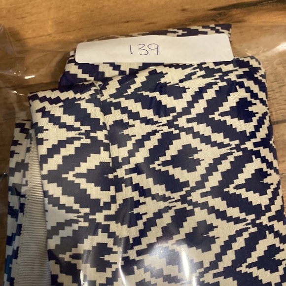 J Crew Ikat Blue and White Pleated Skirt With Pockets Size 10 Office Preppy - Picture 12 of 12